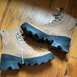 7.5 Sorel Brex lace up boots